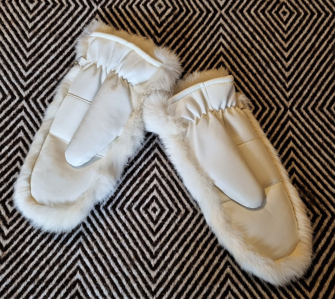 White rabbit shop fur mittens