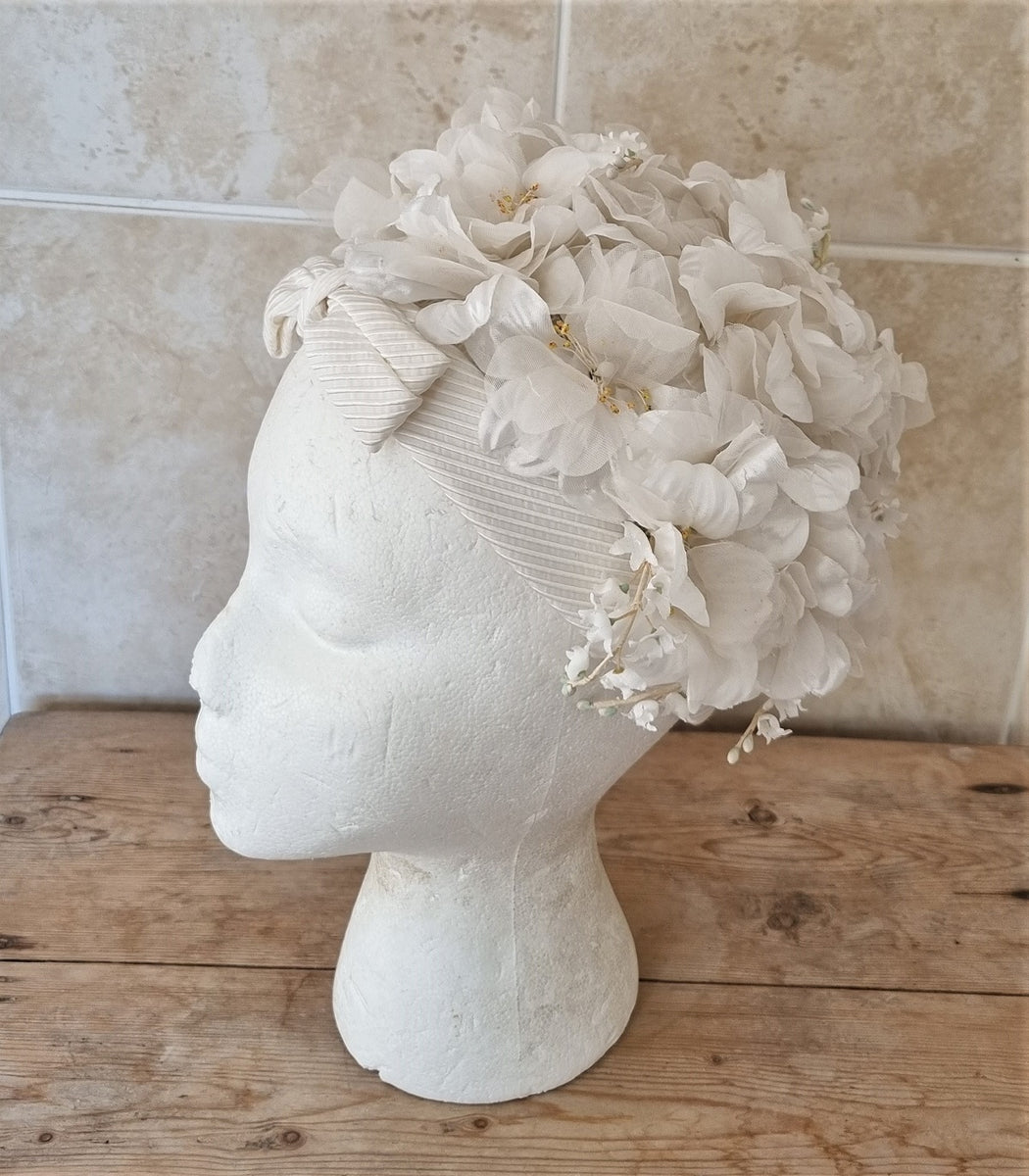 60s vintage white faux flower petal wedding hat – The Frockery display picture 1