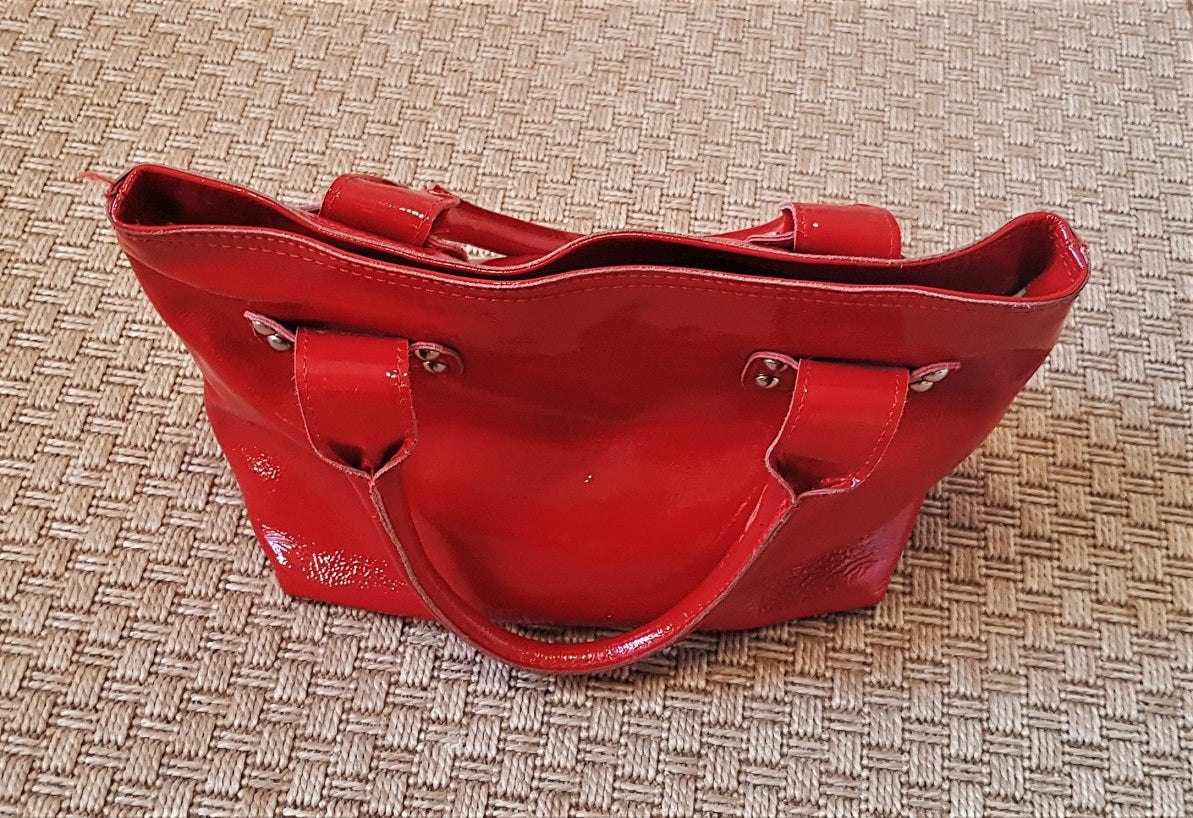 Red hot sale shiny purse