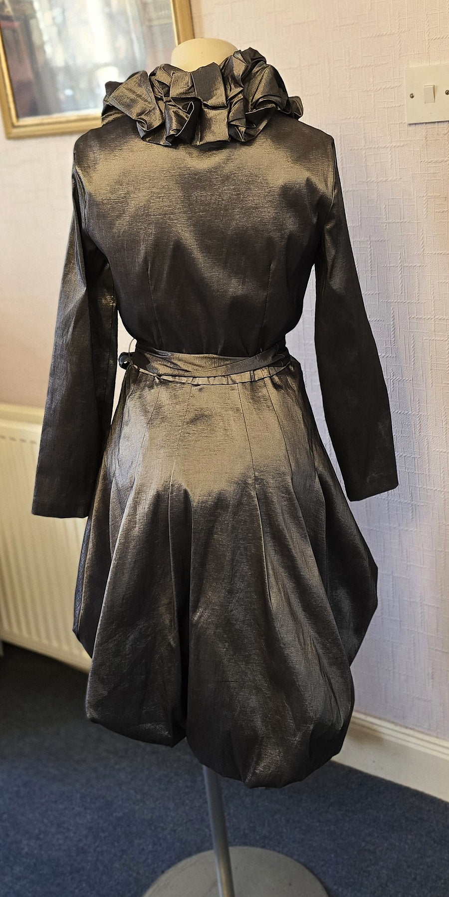 Frank Lyman silver grey metallic bubble hem occasion dress – The Frockery