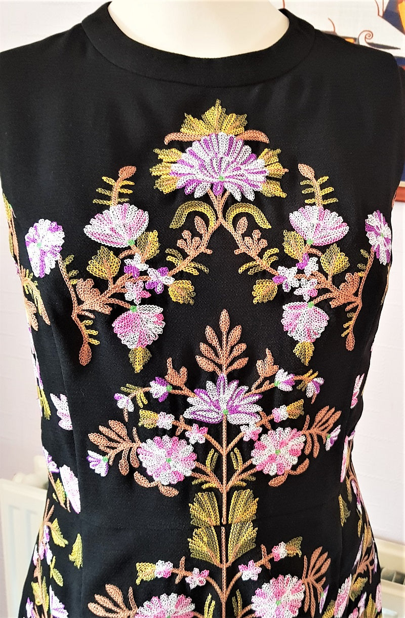 Oasis black embroidered front shift dress – The Frockery