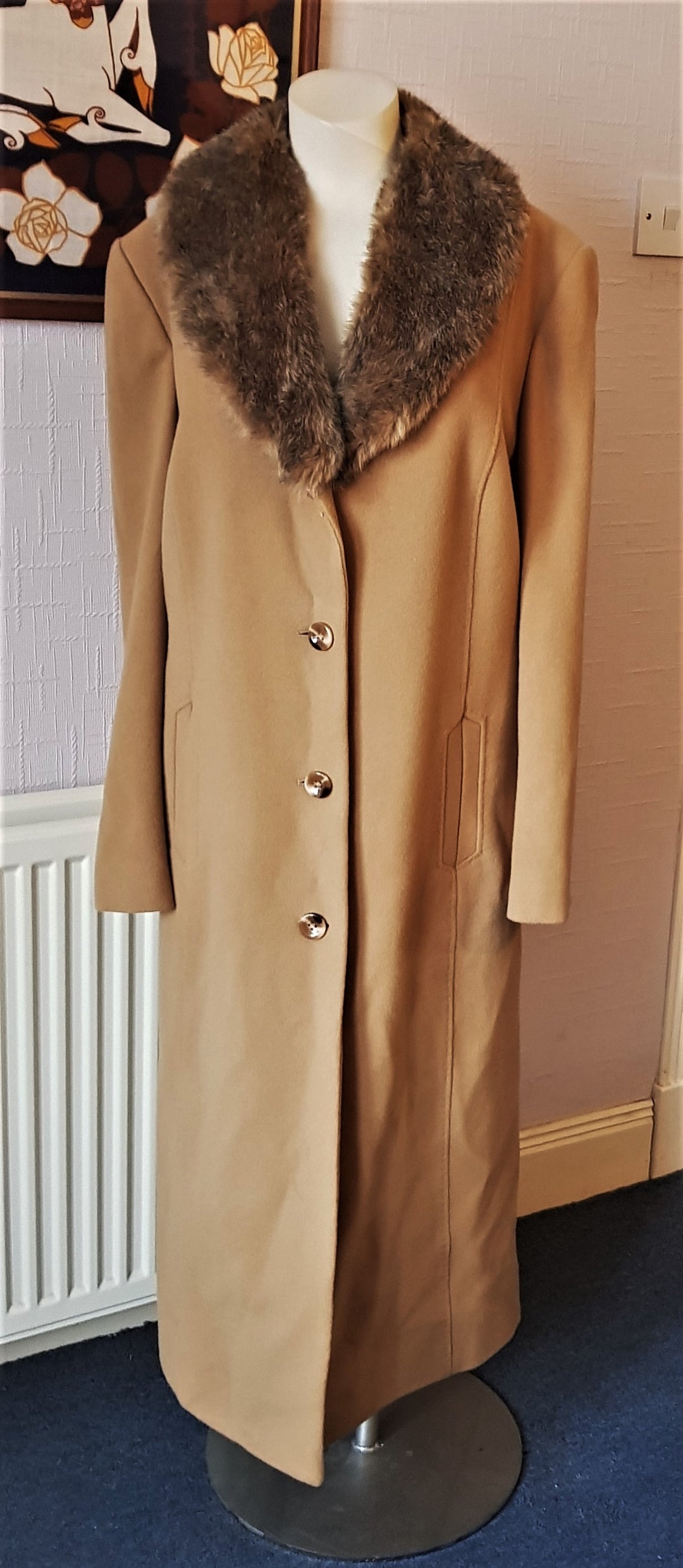 Camel coat with fur collar best sale