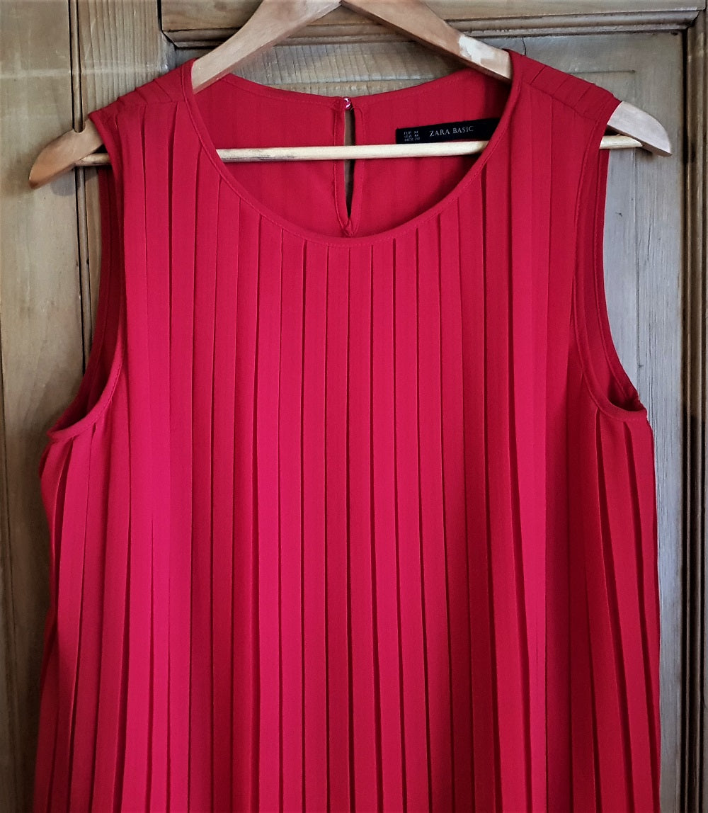 red pleated dress zara Zara pleated red chiffon swing top – The Frockery