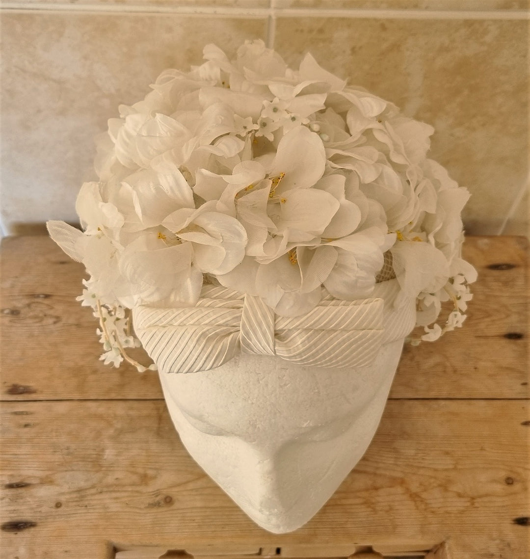 Vtg Hollywood Denver White Floral Petal Hat‎ Head Piece Wedding Church Ethereal White Beaded Tassel Floral Fascinator, Old Hollywood Flower  main image 4
