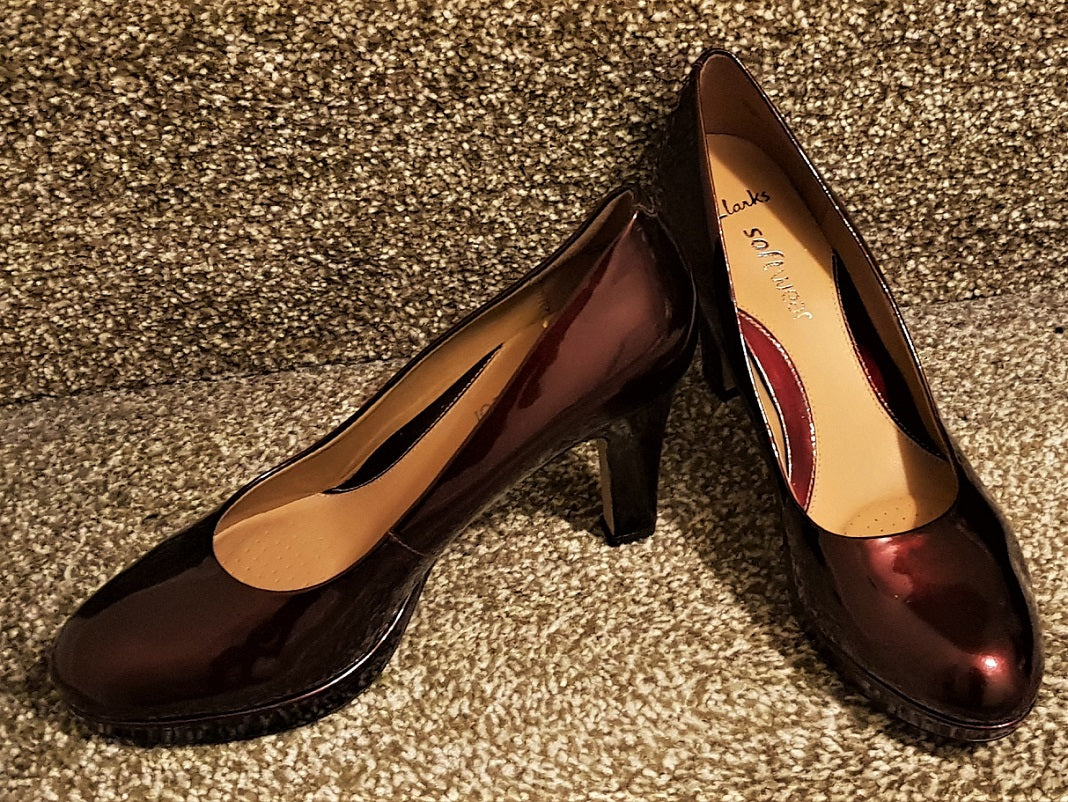 Clarks burgundy heels best sale