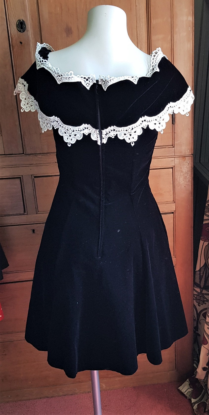 80s Scott McClintock black velvet party dress with lace trim The Frockery 80s Scott McClintock black velvet party dress with lace trim The Frockery