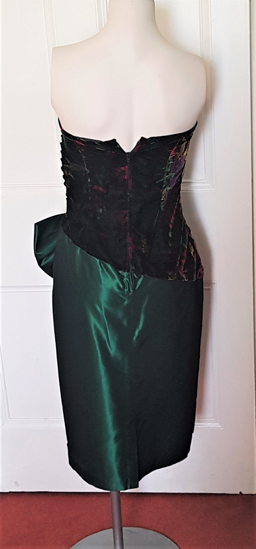 Beautiful Vintage Black store and Green Taffeta special occasion dress