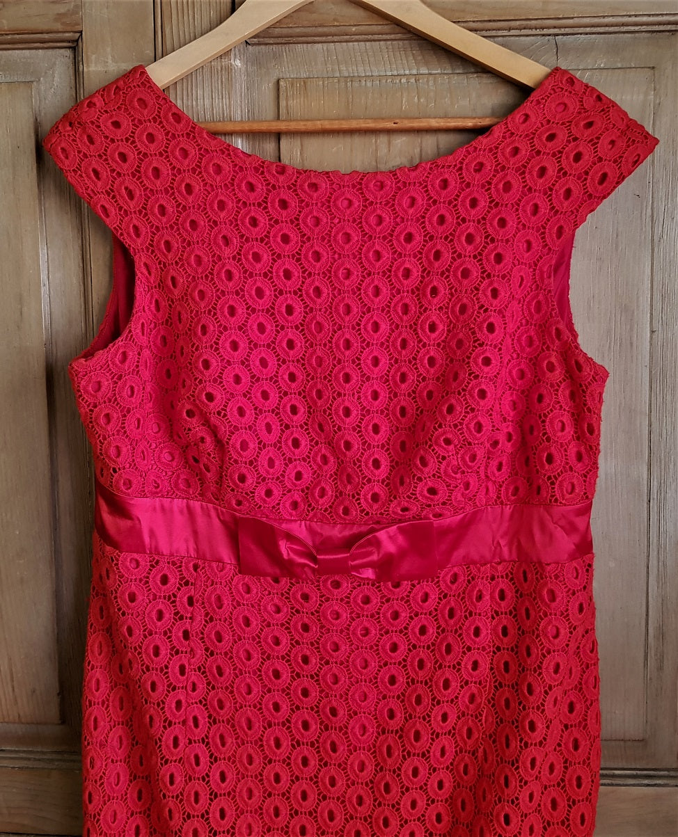 Monsoon red lace cocktail dress with front bow – The Frockery
