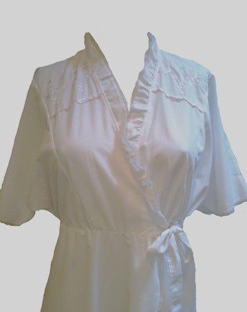 Leather Robe White Pretty white robe with delicate embroidery and lace trim – The Frockery