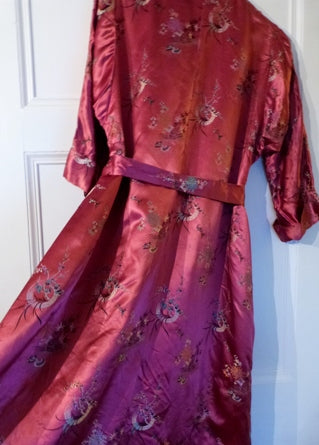 Vintage deep pink Chinese satin brocade dressing gown robe Vintage deep pink Chinese satin brocade dressing gown robe